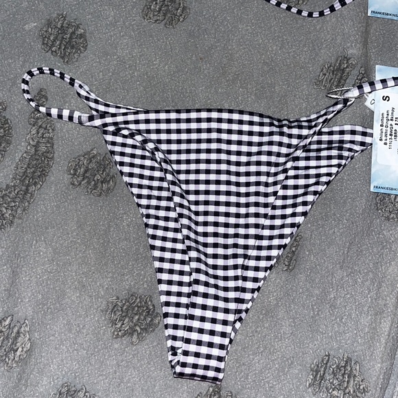 Bikini - Picture 3 of 3